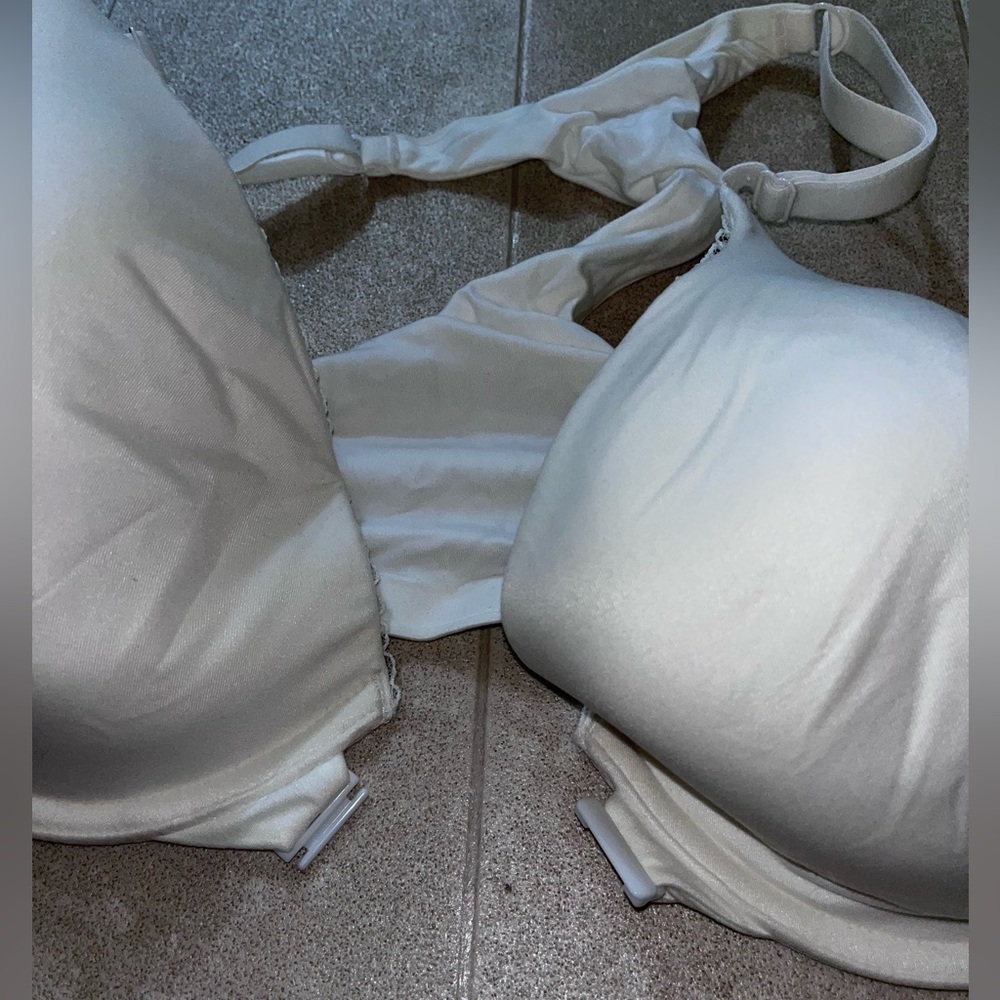 White VS bra size 34DDD